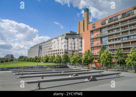 Stillgelegte Wippen, Wohngebäude, Bürohäuser, Tilla-Durieux-Park, Potsdamer Platz, Tiergarten, Mitte, Berlin, Deutschland *** Seauds désaffectés, bâtiments résidentiels, immeubles de bureaux, parc Tilla Durieux, Potsdamer Platz, Tiergarten, Mitte, Berlin, Allemagne Banque D'Images