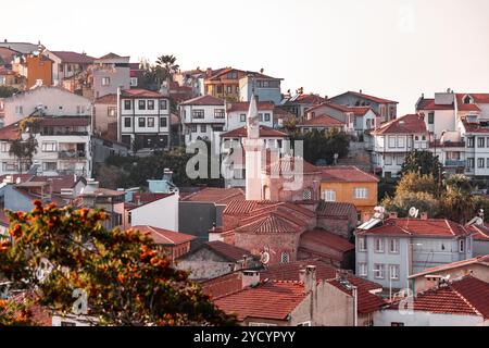 Tirilye, Turkiye - 29 septembre 2024 : Mosquée Fatih, convertie d'une église orthodoxe grecque à Tirilye, Mudanya, Bursa, Turkiye. Banque D'Images