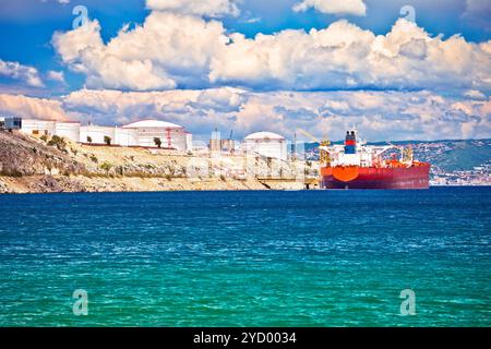 Terminal méthanier sur l'île de Krk, vue port de l'énergie en Croatie Banque D'Images