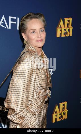 HOLLYWOOD, CALIFORNIE - 23 OCTOBRE : Sharon Stone assiste à la première de 'Zurwaski V Texas' lors du AFI Fest 2024 au TCL Chinese 6 Theatres en octobre Banque D'Images