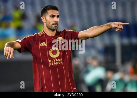 Rome, Italie. 24 octobre 2024. Mehmet Zeki Celik de l'AS Roma gestes lors du match de football de l'Europa League entre L'AS Roma et le Dynamo Kyiv au stade Olimpico à Rome (Italie), le 24 octobre 2024. Crédit : Insidefoto di andrea staccioli/Alamy Live News Banque D'Images