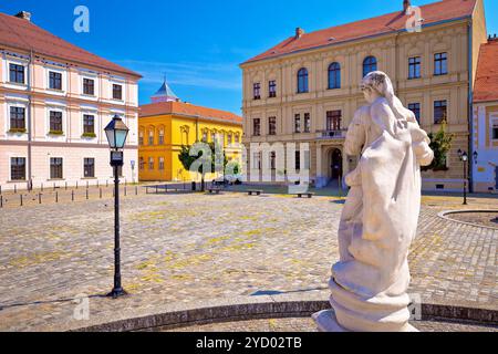 Place de la Sainte trinité dans la ville historique de Tvrdja d'Osijek Banque D'Images