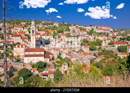 Village en pierre vue sur l''île de Brac Lozisca Banque D'Images