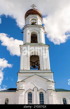 Tour de cloche contre le ciel bleu Banque D'Images