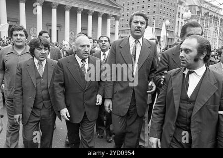 Lorenzo Miguel, leader syndical argentin, aux funérailles de José Ignacio Rucci, Buenos Aires, Argentine, 26 septembre 1973. Banque D'Images