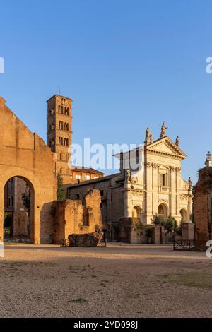 Basilique de Santa Maria Nova, Basilique de Santa Francesca Romana, Forum romain, Rome, Latium, Italie Banque D'Images