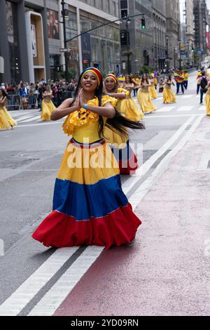 Columbia a été bien représenté dans le défilé de la Journée internationale hispanique de 2024 sur la 5e Avenue à New York. Banque D'Images