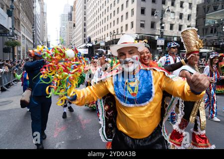 Columbia a été bien représenté dans le défilé de la Journée internationale hispanique de 2024 sur la 5e Avenue à New York. Banque D'Images