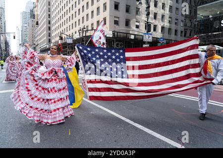 Columbia a été bien représenté dans le défilé de la Journée internationale hispanique de 2024 sur la 5e Avenue à New York. Banque D'Images