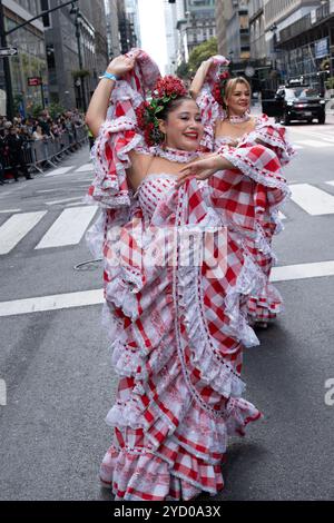 Columbia a été bien représenté dans le défilé de la Journée internationale hispanique de 2024 sur la 5e Avenue à New York. Banque D'Images