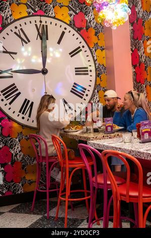 Serendipity 3 Restaurant, ouvre ses portes à Times Square, New York City, 2024, États-Unis Banque D'Images