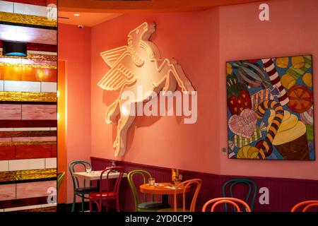 Serendipity 3 Restaurant, ouvre ses portes à Times Square, New York City, 2024, États-Unis Banque D'Images