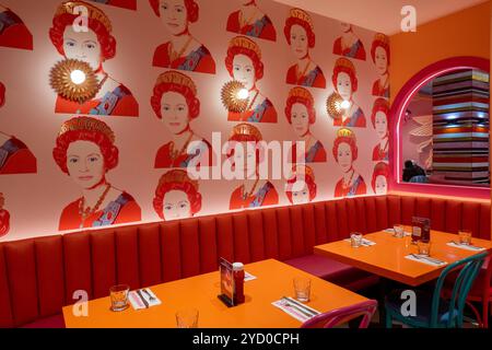 Serendipity 3 Restaurant, ouvre ses portes à Times Square, New York City, 2024, États-Unis Banque D'Images