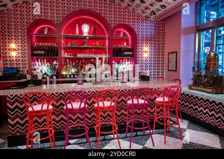 Serendipity 3 Restaurant, ouvre ses portes à Times Square, New York City, 2024, États-Unis Banque D'Images