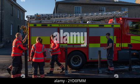 Cambridge, Royaume-Uni. 24 octobre 2024. Les pompiers sont vus emballer leur équipement avant de quitter les lieux de l'incident. Les pompiers ont été appelés à l'hôtel University Arms sur Regent Street à 12:35. Crédit : SOPA images Limited/Alamy Live News Banque D'Images