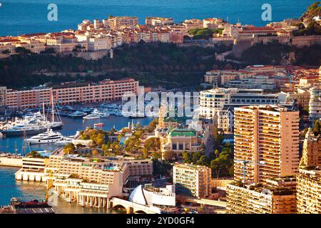 Vue aérienne sur Monaco et Monte Carlo et le port Banque D'Images