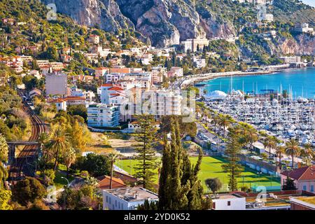 Ville de Menton et la frontière italienne française Bay sur la côte méditerranéenne, dans le sud de la France et l'Italie Banque D'Images