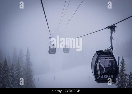 Denver, Colorado, États-Unis. 24 octobre 2024. La télécabine Silver Queen sur Aspen Mountain à Aspen, Colorado. (Crédit image : © Jesse Paul/Colorado Sun via ZUMA Press Wire) USAGE ÉDITORIAL SEULEMENT! Non destiné à UN USAGE commercial ! Banque D'Images