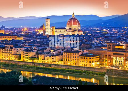 Les toits colorés et Florence Duomo view au coucher du soleil, la région toscane de l'Italie Banque D'Images