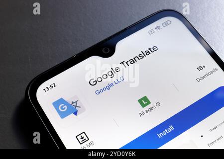 24 octobre 2024, Portugal. Dans cette illustration photo, le logo de l'application Google Translate est affiché sur l'écran d'un smartphone Banque D'Images