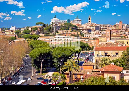 La ville éternelle de Rome se distingue par une vue sur les toits Banque D'Images