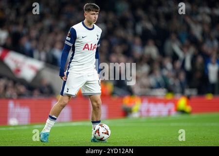 Londres, Royaume-Uni. 24 octobre 2024. LONDRES, ANGLETERRE - 24 OCTOBRE : Mikey Moore de Tottenham Hotspurs contrôle le ballon lors d'un match de phase MD3 de l'UEFA Europa League 2024/25 League entre Tottenham Hotspur et AZ Alkmaar au Tottenham Hotspur Stadium le 24 octobre 2024 à Londres, Angleterre. (Photo de Jan Mulder/Orange Pictures) crédit : Orange pics BV/Alamy Live News Banque D'Images