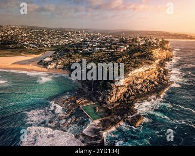 North Curl Curl plage et piscine de rochers vues panoramiques Banque D'Images