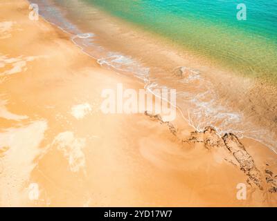 Belle plage australienne aux eaux turquoises et aux sables aux couleurs profondes montrant des motifs de marée Banque D'Images