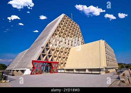 Le Temple de Monte Grisa sur la montagne au-dessus de Trieste vue Banque D'Images