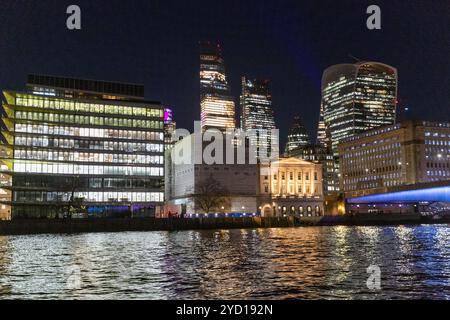 Illuminations de la Tamise de Londres Banque D'Images