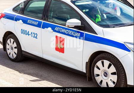 Samara, Russie - 18 mai 2019 : avec l'inscription du véhicule de patrouille de la police de la circulation "militaire" sur la rue de la ville en journée d'été Banque D'Images