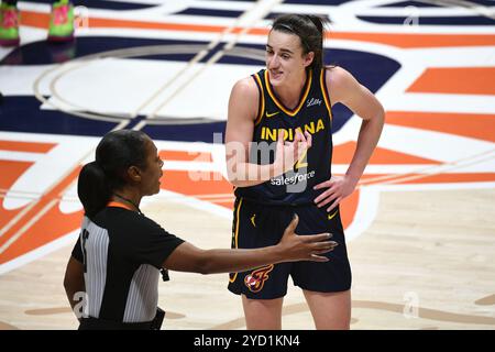 Uncasville, Connecticut, États-Unis. 22 septembre 2024. Caitlin Clark (22 ans), gardienne de la fièvre de l'Indiana, réagit lors du match 1 du premier tour des séries éliminatoires de la WNBA entre la fièvre de l'Indiana et le Sun du Connecticut au Mohegan Sun Arena à Uncasville, Connecticut. Erica Denhoff/CSM/Alamy Live News Banque D'Images