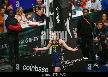 Uncasville, Connecticut, États-Unis. 22 septembre 2024. Caitlin Clark (22 ans), gardienne de la fièvre de l'Indiana, réagit lors du match 1 du premier tour des séries éliminatoires de la WNBA entre la fièvre de l'Indiana et le Sun du Connecticut au Mohegan Sun Arena à Uncasville, Connecticut. Erica Denhoff/CSM/Alamy Live News Banque D'Images