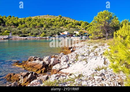 Passage maritime étroit de l'île de Katina dans le parc national des îles Kornati Banque D'Images