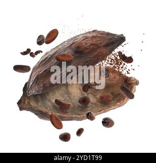 Gousse de cacao avec des haricots et de la poudre dans l'air sur fond blanc Banque D'Images