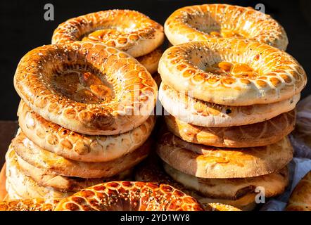 Appétissants pains plats ouzbeks du tandir Banque D'Images