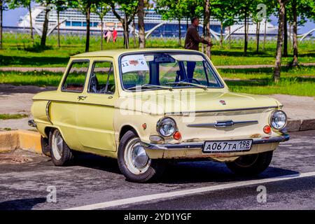 Exposition rétro d'un vieux véhicule à moteur. Vieux transport. Russie, Petersburg le 25 mai 2019 Banque D'Images
