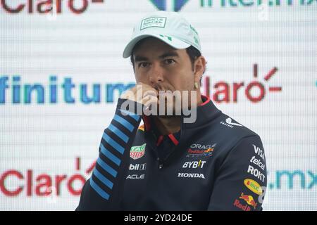 Mexico, Mexique. 22 octobre 2024. Pilote mexicain de l'écurie Red Bull, Sergio Perez assiste à une conférence de presse avant le Grand prix de Mexico à Plaza Carso. Le 22 octobre 2024 à Mexico, Mexique. (Photo par Ismael Rosas / Eyepix Group / Sipa USA) crédit : Sipa USA / Alamy Live News Banque D'Images