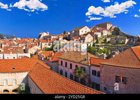 Ville historique de Dubrovnik vue panoramique depuis les murs Banque D'Images