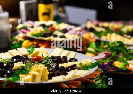 Plateaux de nourriture colorés Banque D'Images