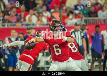 Tampa Bay, Floride, États-Unis, 21 octobre 2024, le quarterback Baker Mayfield #6 des Buccaneers de Tampa Bay prépare un touchdown au Raymond James Stadium. (P Banque D'Images