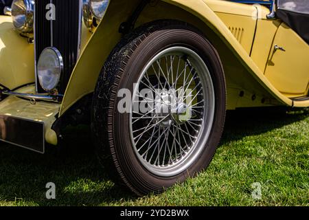 Roue de fil vintage de voiture antique classique Banque D'Images