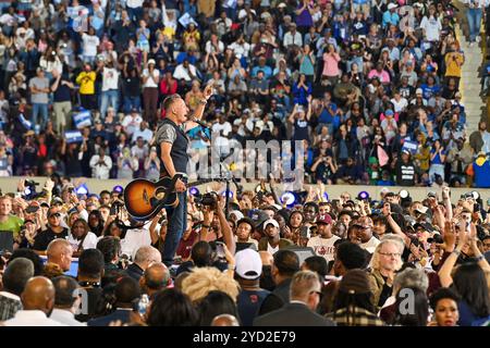 Atlanta, États-Unis. 24 octobre 2024. Le musicien Bruce Springsteen se produit au Major Get Out the vote Rally à Atlanta, GA, le 24 octobre 2024. (Photo de Ricahrd Pierrin/Sipa USA) crédit : Sipa USA/Alamy Live News Banque D'Images