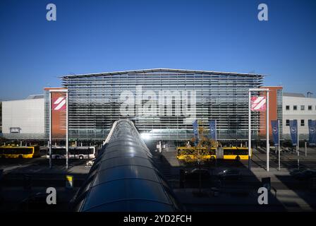 Dresde, Allemagne. 24 octobre 2024. Vue sur le terminal de l'aéroport international de Dresde. Crédit : Robert Michael/dpa/Alamy Live News Banque D'Images