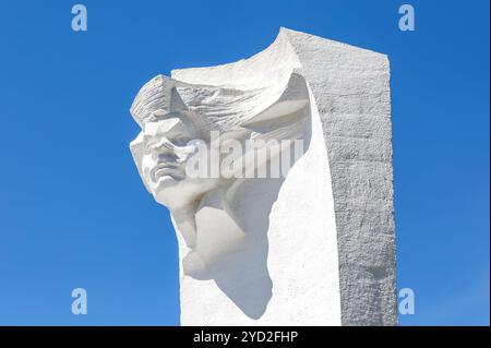 Samara, Russie - 25 mai 2019 : la sculpture, l'auteur russe Maxime Gorki de pierre blanche Banque D'Images