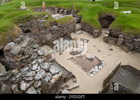 Vue rapprochée d'une ancienne demeure à Skara Brae, un village néolithique préservé vieux de 5 000 ans sur l'île continentale des Orcades en Écosse Banque D'Images