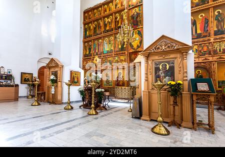 Veliky Novgorod, Russie - 23 août 2019: Église orthodoxe russe. Intérieur du monastère de Nicolo-Vyazhischsky Banque D'Images