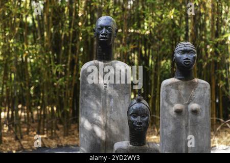 Marrakech, Maroc, 24 mars 2024 : vue détaillée d'œuvres d'art et de sculptures dans les magnifiques jardins Anima à Marrakech, en Afrique Banque D'Images