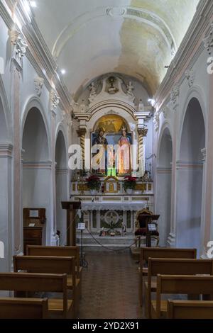 Tropea, Italie, 16 décembre 2023 : vue intérieure de l'église Santa Maria dell'Isola à Tropea, Europe Banque D'Images