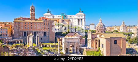 Rome. Vue panoramique aérienne sur les ruines du Forum romain et les monuments de Rome Banque D'Images